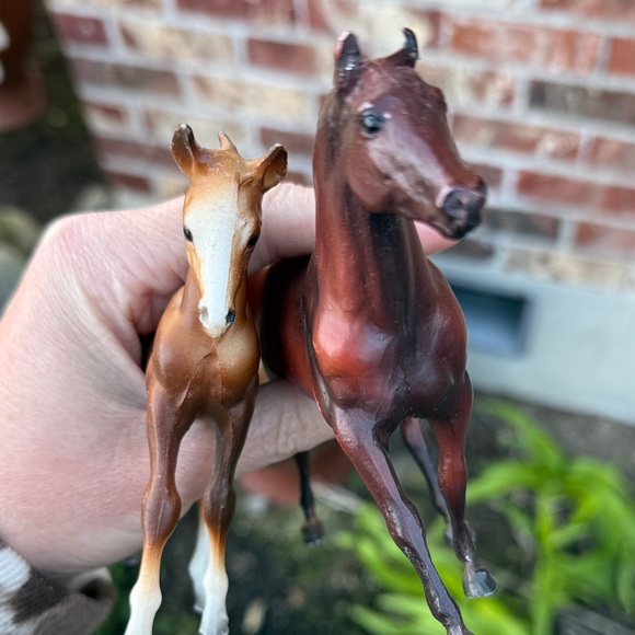 Breyer Trio of Brown and Chestnut Horse Figurines with White Markings - Picture 9 of 10